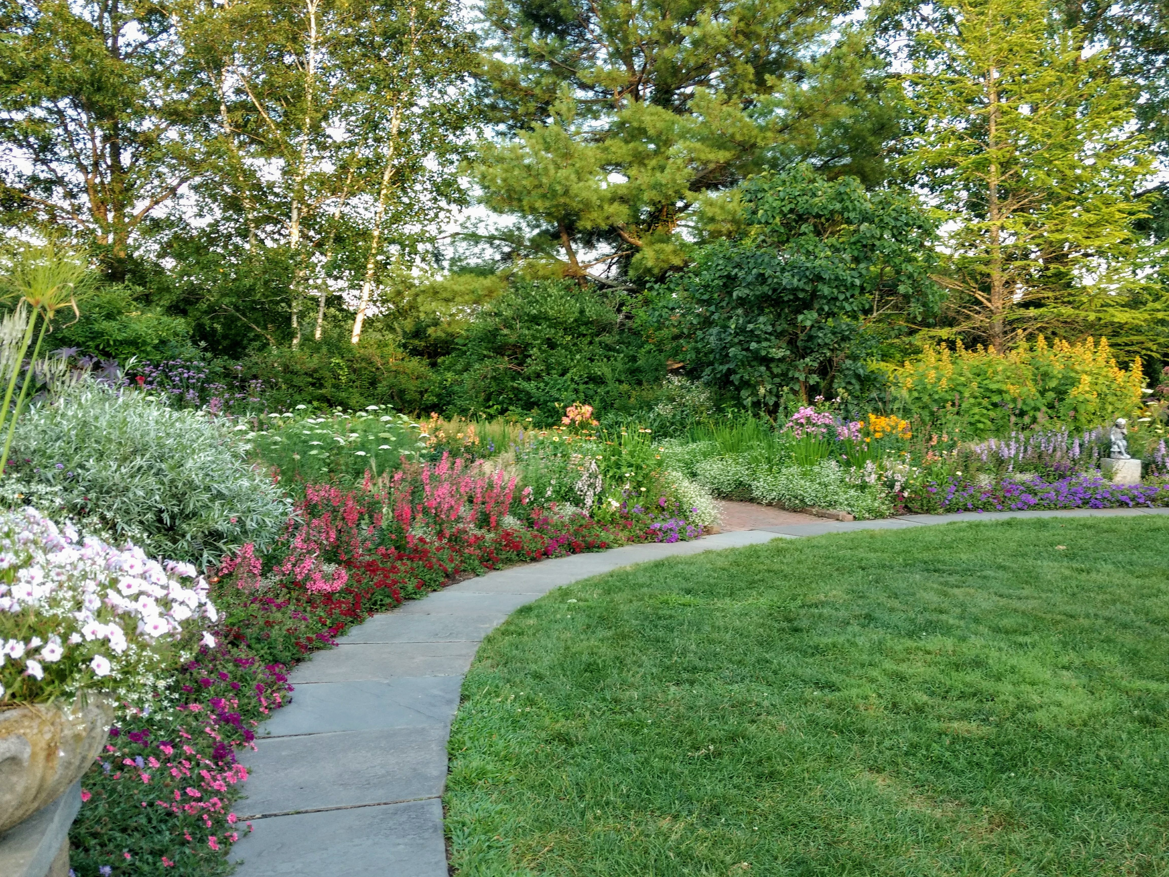 Благоустройство участка частного дома в Братске и Иркутской области